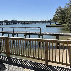 The Boat House - Water Front, Wifi, Pet Friendly Holiday home